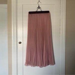 Pleated pink midi skirt